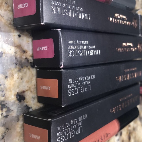 Makeup - Picture 3 of 5